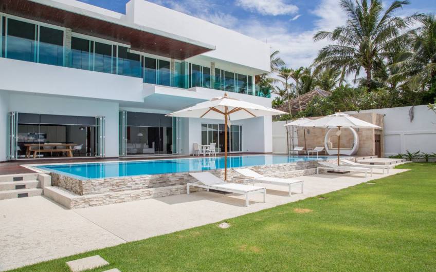 Summer Estate – A 4-Bedroom Beachfront Villa in Natai